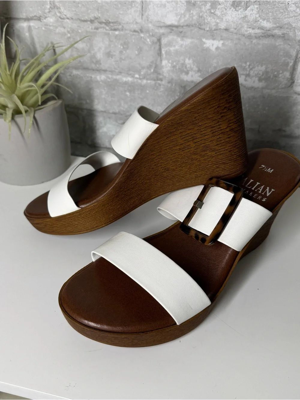Italian Shoemakers Made in Italy White Wedge Sandals 7.5